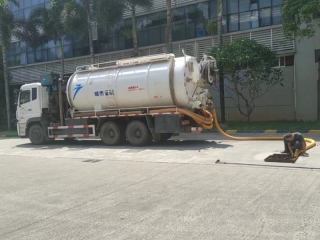 大車廠區(qū)清理化糞池3