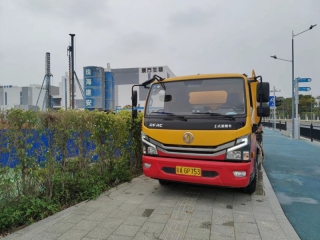 小車(chē)工地清理化糞池1