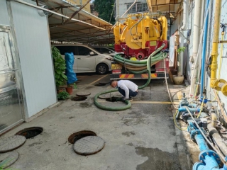 小車(chē)工地清理化油池1
