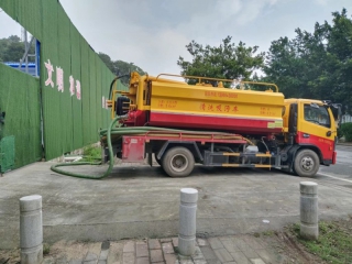 小車(chē)工地清理化油池2